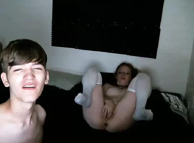 Sıska oğlan kahrolası onun zencefil kız arkadaş