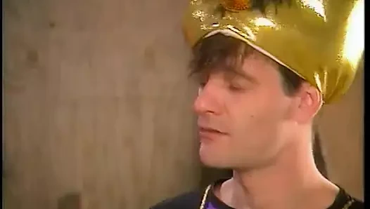 Sarışın balya samana sert yarak alıyor