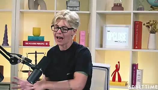 Khloe Kingsley kamerada fışkırtıyor ve kırmızı bayraklar | Adult Time Podcast