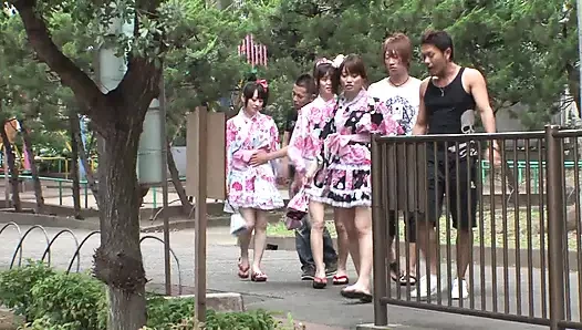 JAPON AZGıN KıZLAR PARMAKLA VE DILDOYLA SIKIŞIYOR