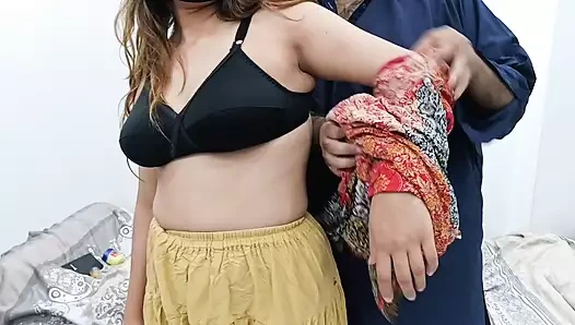 Hintli hizmetçi yaşlı adam tarafından sikiliyor