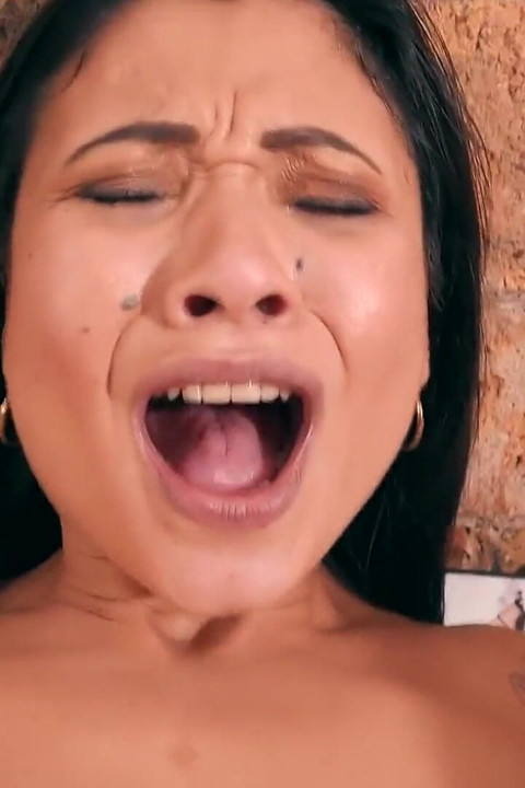 Sevimli Jade Presley muhtaç, yarak seven bir latin genç kız