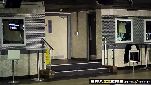 Brazzers - gençler büyük seviyor - cindy loarn danny d - gitme