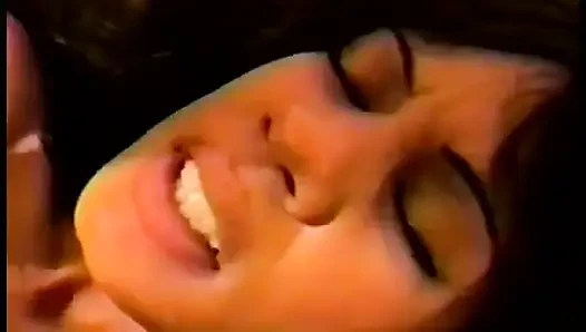 Akıllı kız zenci bir adam balon götünü arkadan sikmeye geldiğinde okuyor