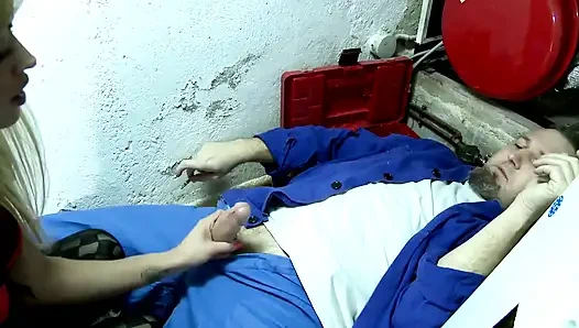 Dövmeli sarışın büyük yarak emiyor amcık sikiyor 69 pozisyonunda amcık yalıyor