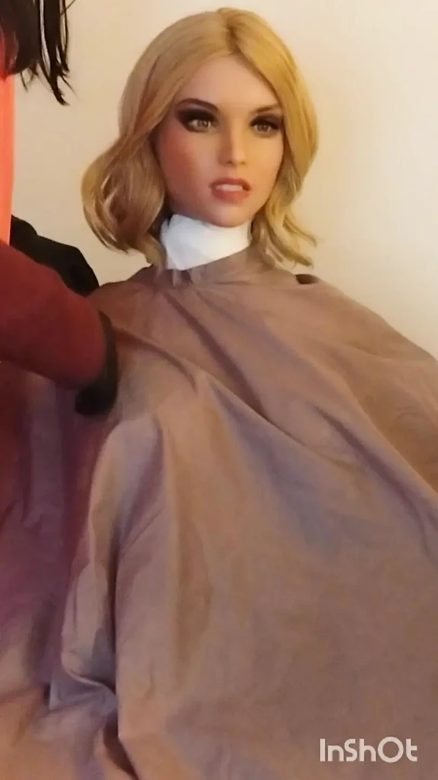 Güzellik salonu prensesi Lauren kimyasal pelerin fetişi modelleme