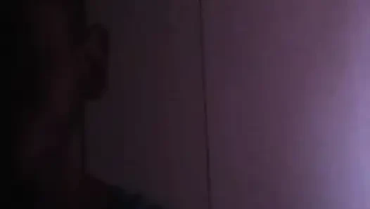 Dişlerimi fırçalıyorum