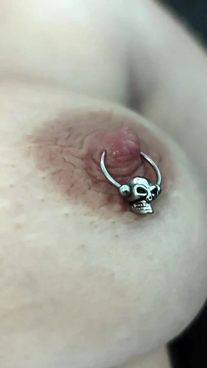 "Mini etek ve beyaz külotla döllenmeyi dışarı itiyor ve onunla oynuyor" dan mutlaka paylaşmalı an