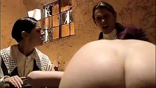 Amcık büyük yarakla sikişiyor dörtlü seks emiyor