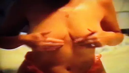 Karımın göğüsleri zevk almanız için