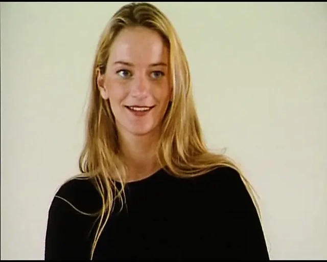 Almanya'dan klas hatun mükemmel kıyafetini çıkardı ama iç çamaşırı kalıyor