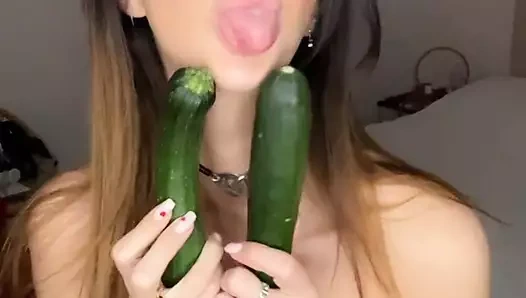 2 salatalık, her delik için bir tane mi?