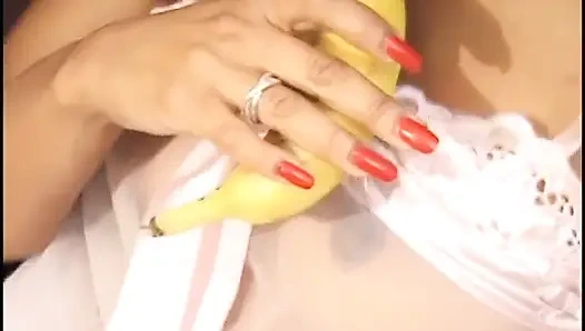 Kıllı klasik siyah amcık muz ağzına amına sokuyor