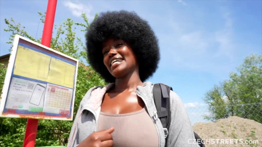 Çek sokakları 152: sevimli büyük memeli zenci kızla şenlik