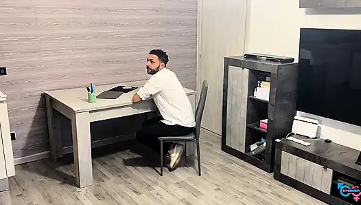 Patron, onun sekreteri, ona şirket yemeği için bir elbise verdi!