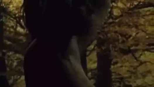 Jessica Biel gömleğini çıkarıyor