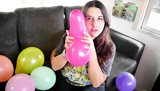 Metal kız partiden önce tüm balonları patlatıyor - bunny looner