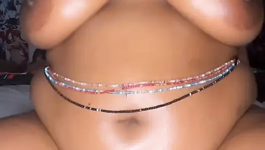 Azgın iri güzel kadın dildoya biniyor bakış açısı