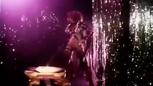 Elektrikli mavi özel - Paul Raymond'ın revuebar'ında bir gece