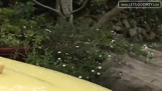 Bu şeytan siyah yarakları seviyor!