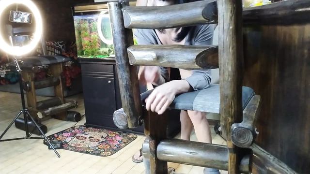 Dodoya biraz sevgi gösteriyor.