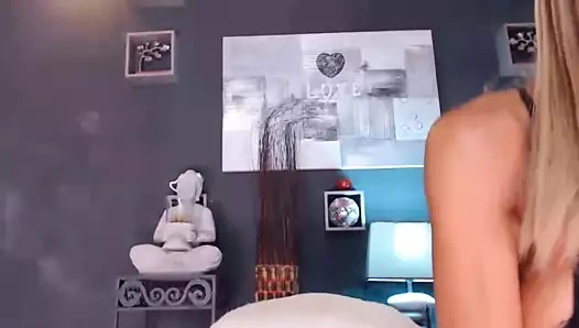 Dik latina fahişe clara mylers oynuyor ona kedi ve göt