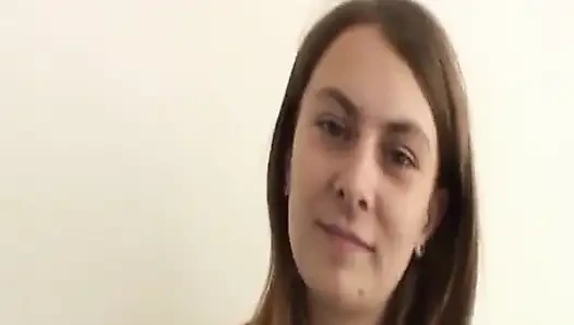 Almanya'dan amatör genç kız bakış açısıyla yarak emiyor ve biniyor