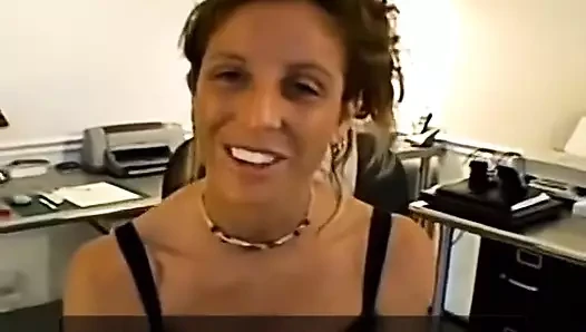 Tyler ona nasıl boşalmasını gösteriyor