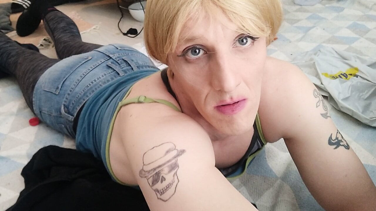 alisa crossdressing