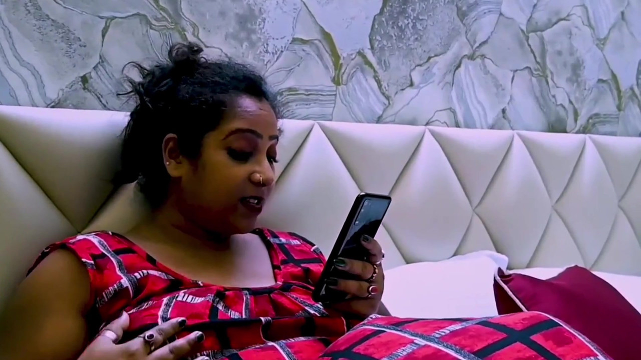 Hotel ke security guard ne madam ko pela