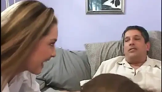 Adam ateşli sarışına 69 yapıyor ve sonra iki ateşli amcıkla sikişiyor