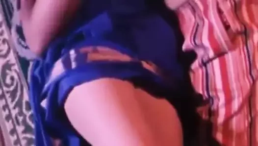 Benim Hint mallu aunty istiyor büyük horoz