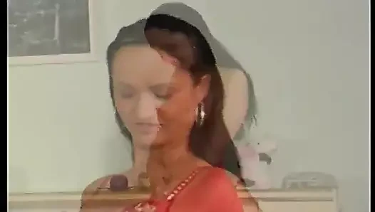 Dövmeli hatun büyük yaraklı yakışıklı bir adam tarafından amını yalatıyor ve sikiliyor