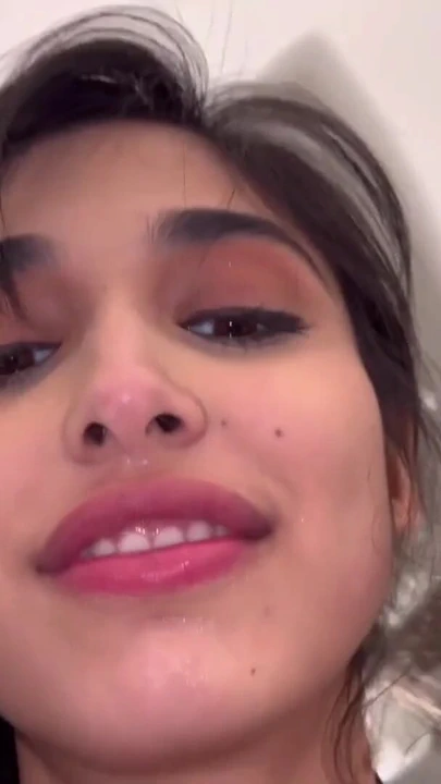 Reina rae yüzünü sikiyor sert seks derlemesi | Klip 1