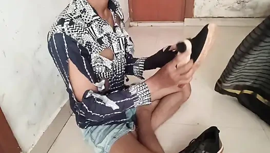 Amir ghar ki ladkiya mochi wala ile viral sikişiyor olmalı