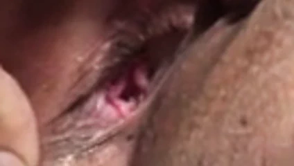 oynuyor ve yayılıyor benim KEDİ