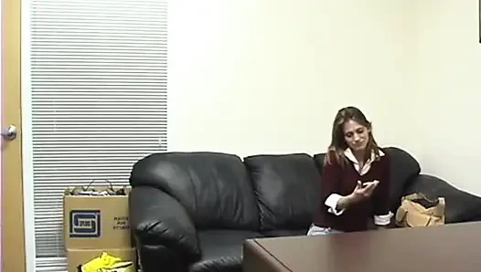 Audrey içeri girdi, ne istediğimi anladı ve kaçtı