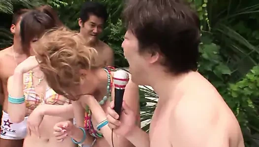 Yaz zamanı ve bu sürtükler dalga geçmeyi seviyor