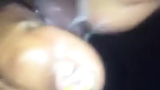 Hızlı abanoz footjob ile güzel boşalmak