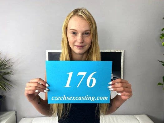 Acemi sarışın sevgilim dökümde gösteriş