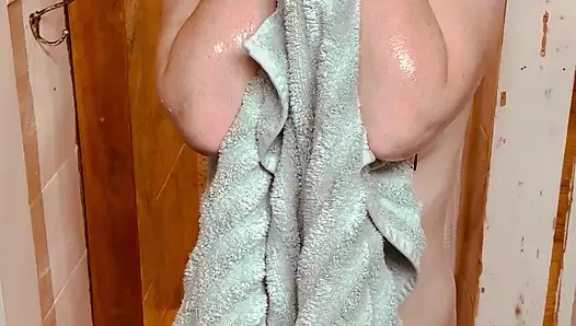 Gingerkitten512'yi çekmeden önce duş almak