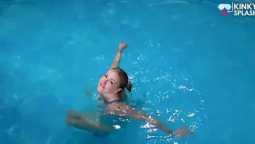 Pvc mac, lateks ve topuklu ayakkabılarla yüz ve oyna