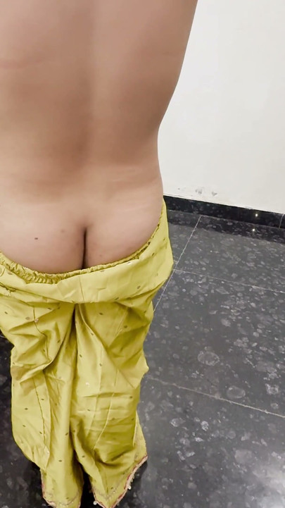 Hostel Se Aayi Choti Behen Ke Sath İlk Kez Seks Kiya