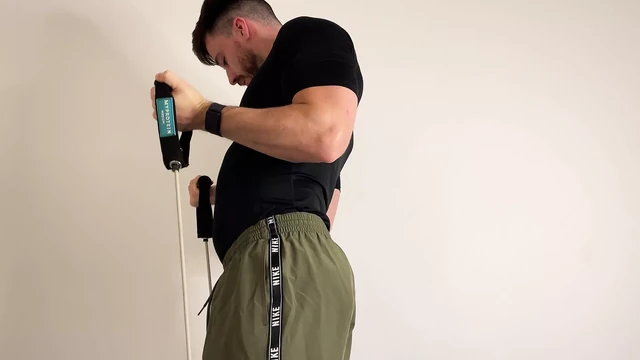 Macrophilia - spor salonuna getirilen göt kölesi