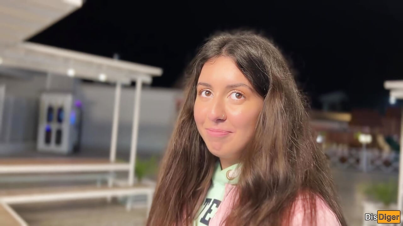 Halka açık pikap - cüretkar bir adam bir kızı seks yapmaya ikna etti