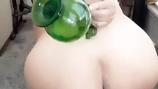 Vücudumu yağlamak: kedi, eşek, ayaklar. olgun anal Latin kadın.