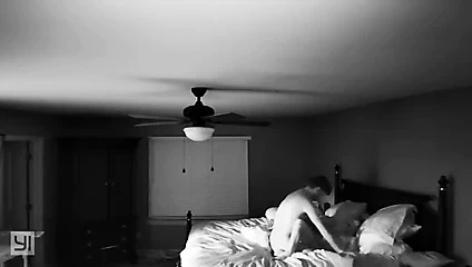 Karısı iş arkadaşını sikikleri ve ben onun arkasında bitirmek