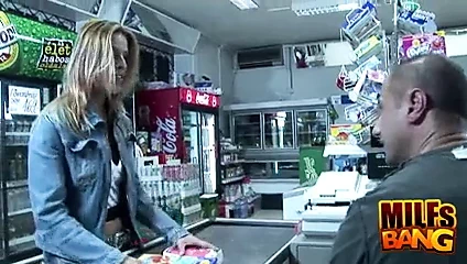 Milf priscilla ödeyemez!