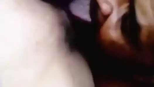 Bolinando e chupando bir buceta gorda