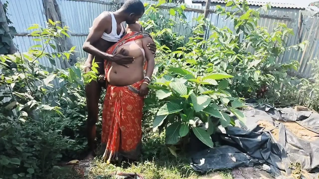 Hintli karım beni domaltarak sikiyor